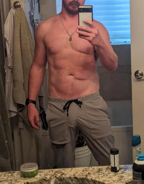 [39] grey sweatpants for your viewing pleasure 