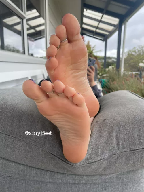 Here’s an idea, I relax on my phone and ignore you whilst you get to work on my soles 😈