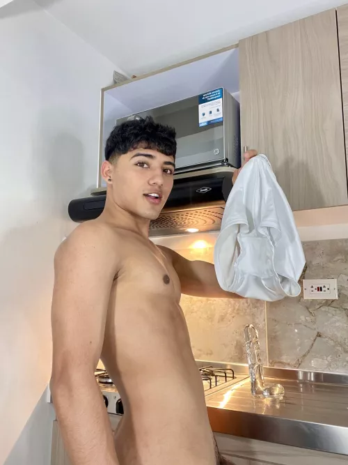 How do you react to my 18yo150lbs twink frame is it attractive or just not your type?