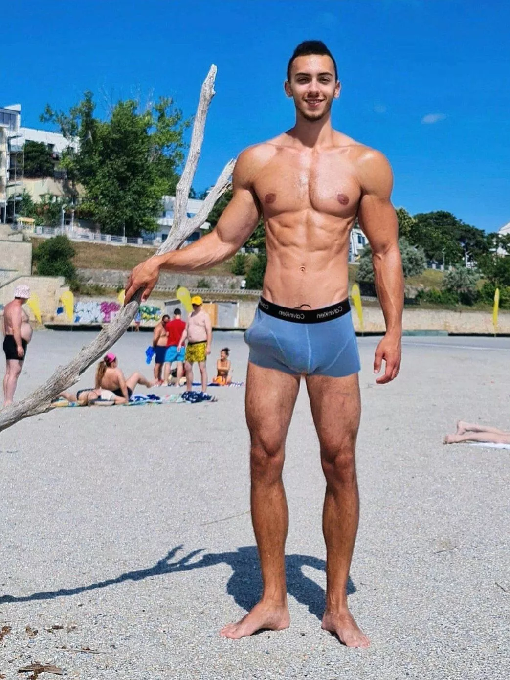 I got HARD 🍆 and everyone was looking 👀