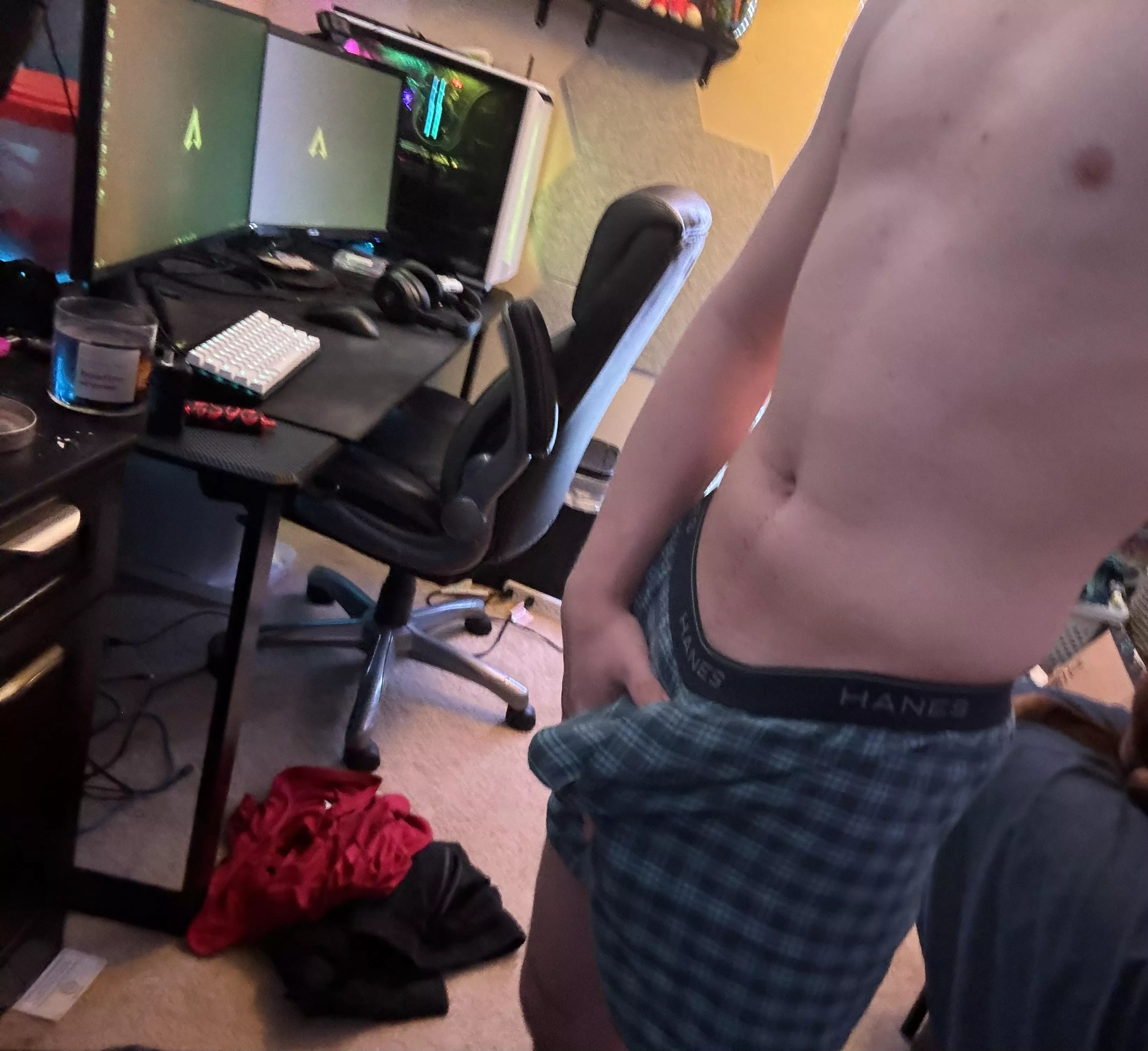 I wonder whats underneath 🤔 