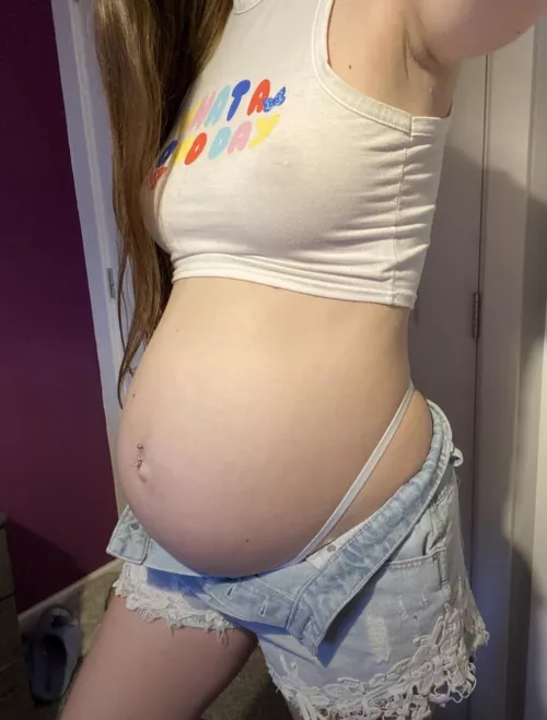 Married with 2 kids, hubby doesn’t know im on here 😜 can you keep my secret 😈