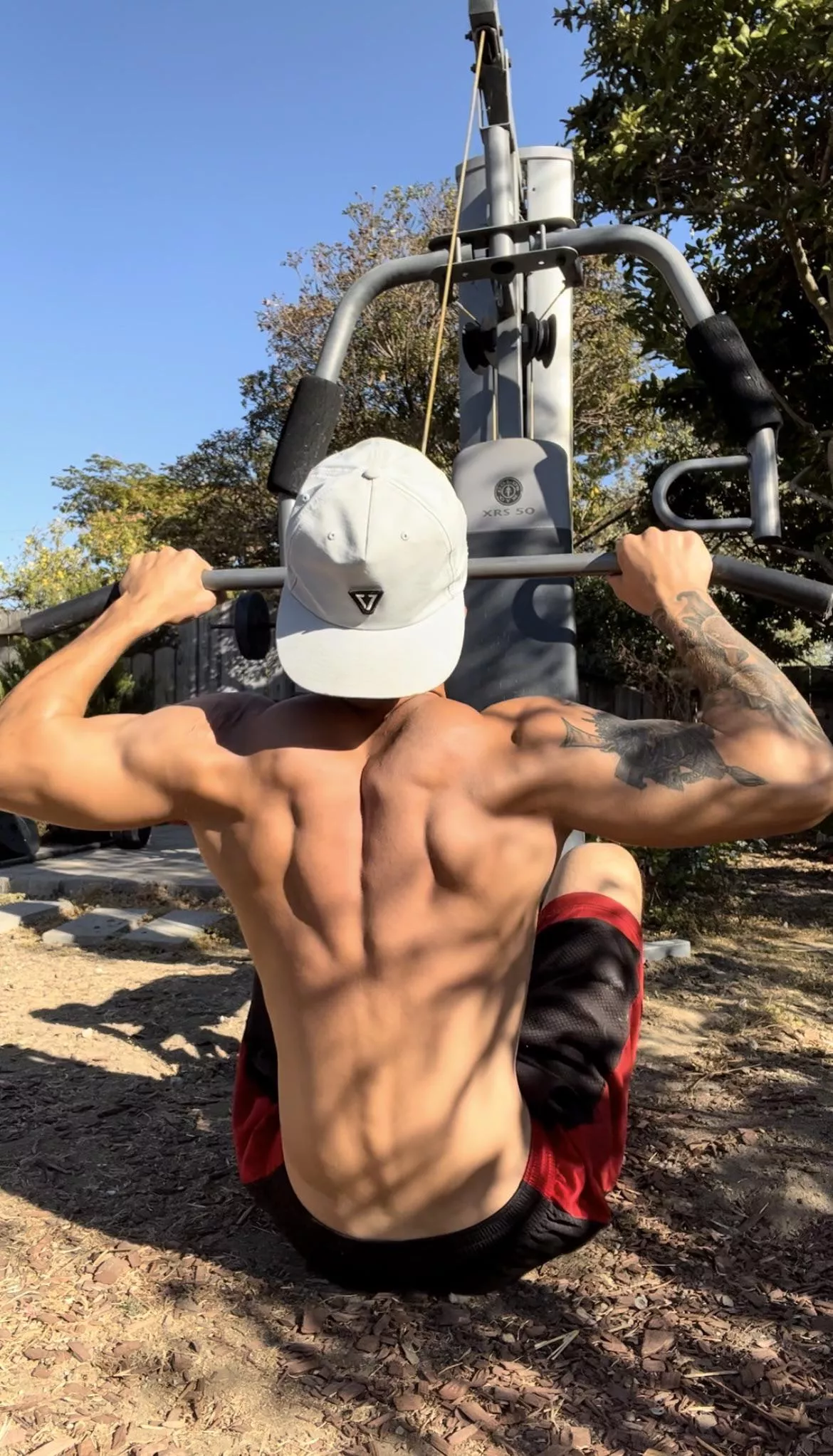 My uniform for today is one to use for showing off my muscular back to my cute neighbors! 😈😈🥰