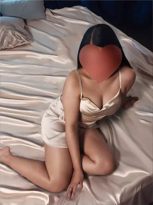 She's going to have a breeding session with bull a week after getting off birth control.... just by sight...... do you think she going to get knocked up?