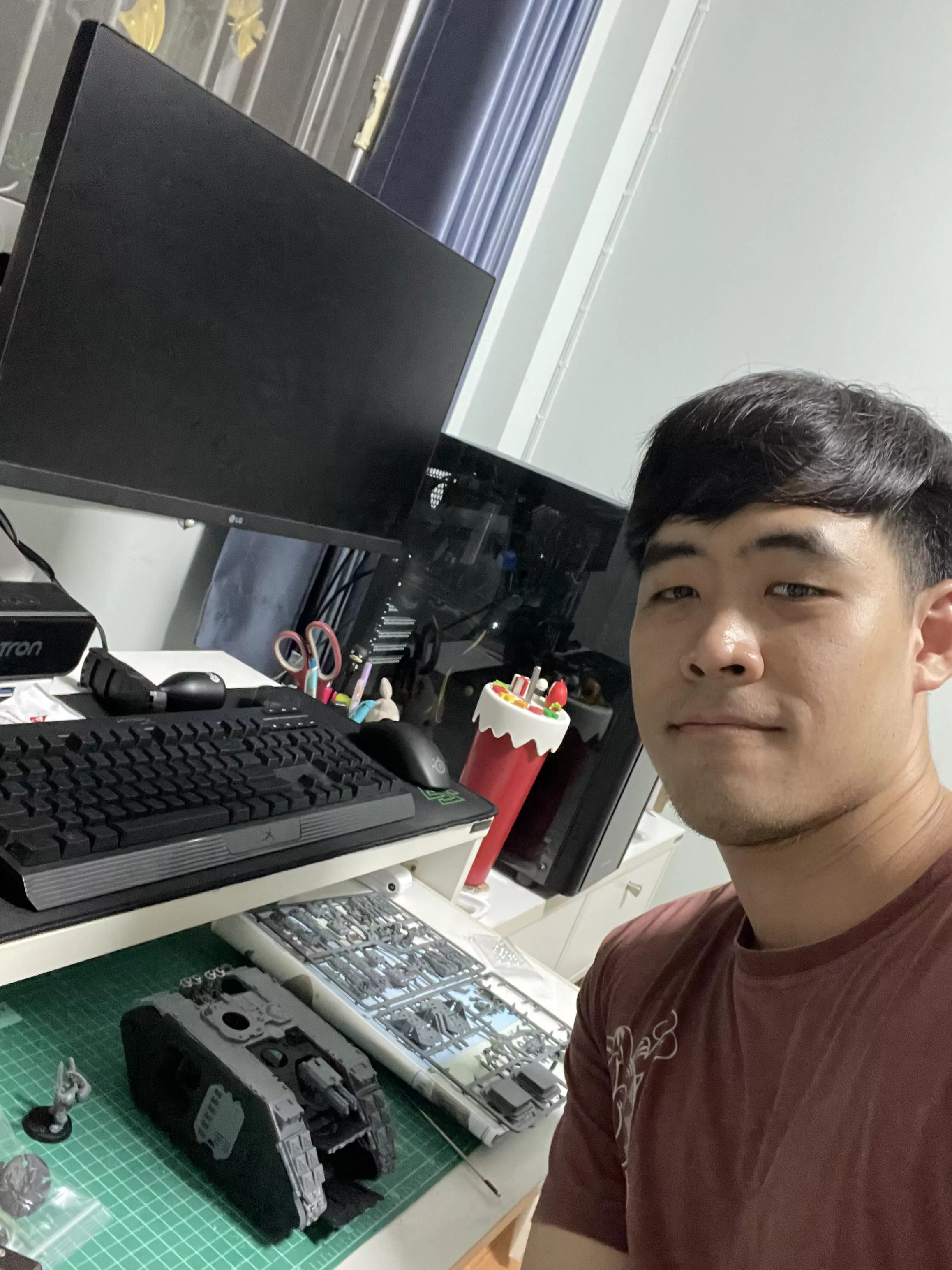 Sorry for the mess. I am working on new Warhammer miniatures.