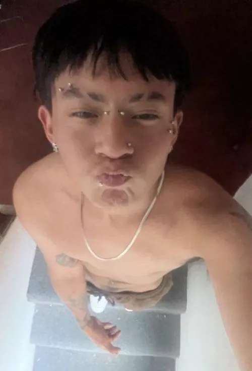 (Trans FTM) on my way to get my first gaming PC, in a few hours I'll officially be a gaymer