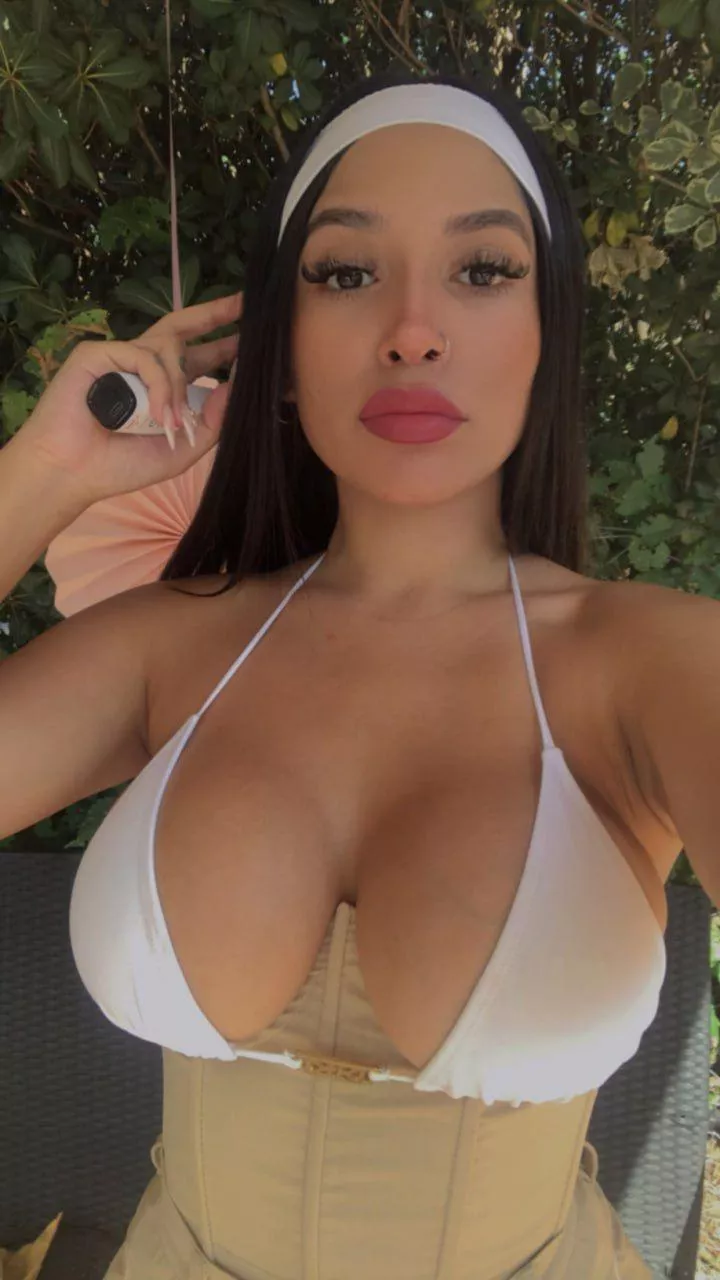 when I wear corset my tits look extra huge