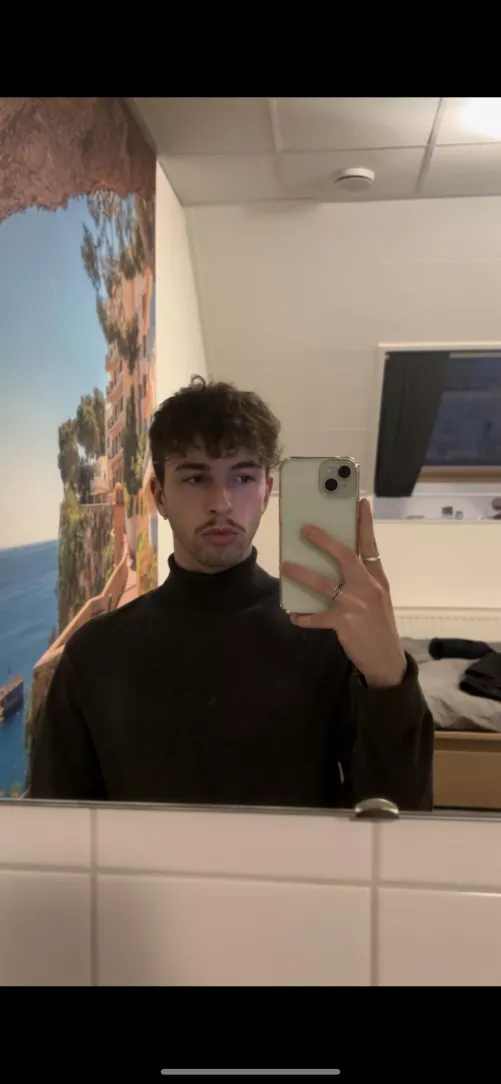 Any walking dead fans want to play project zomboid?