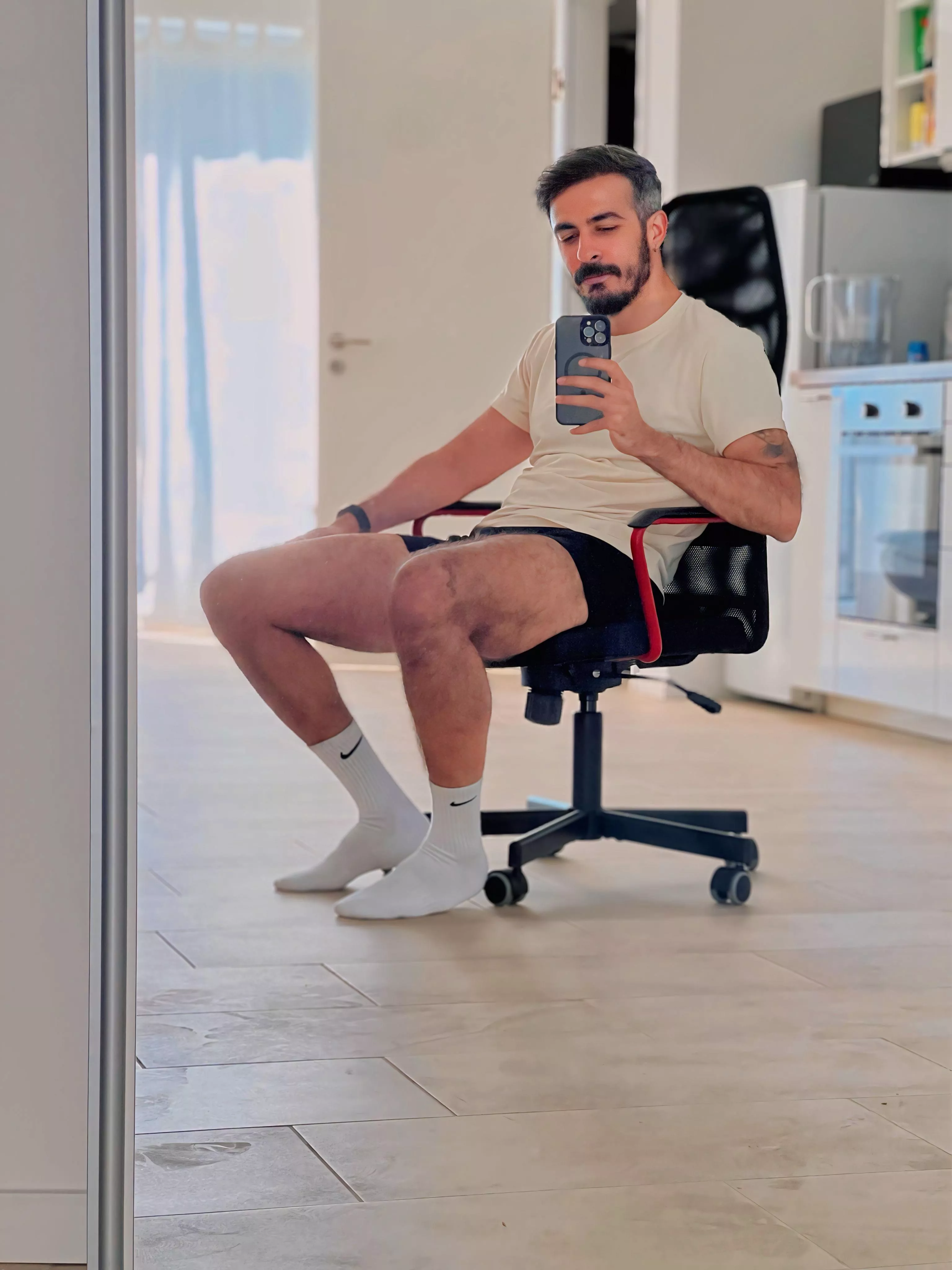 Bad news: My old wardrobe got broken while I was bringing it together. Good news: I have a big mirror now. ✨