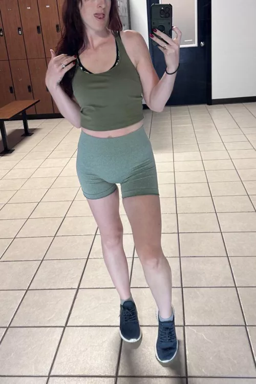 Can use an extra spotter [f]