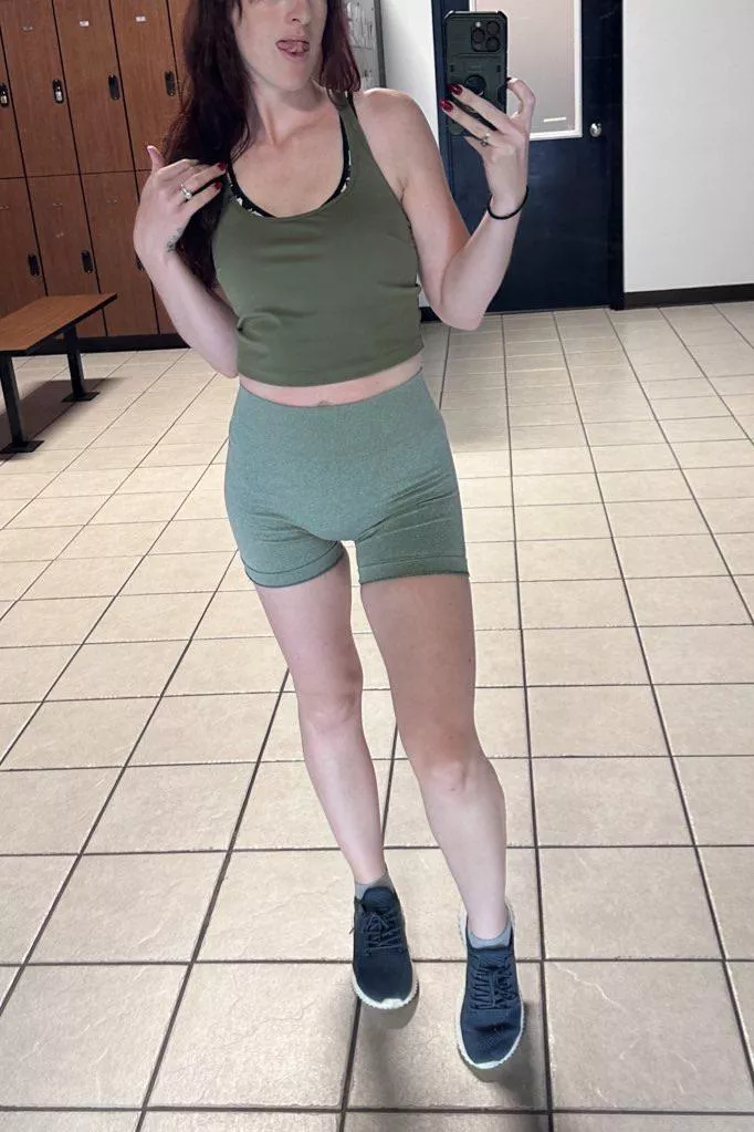 Can use an extra spotter [f]