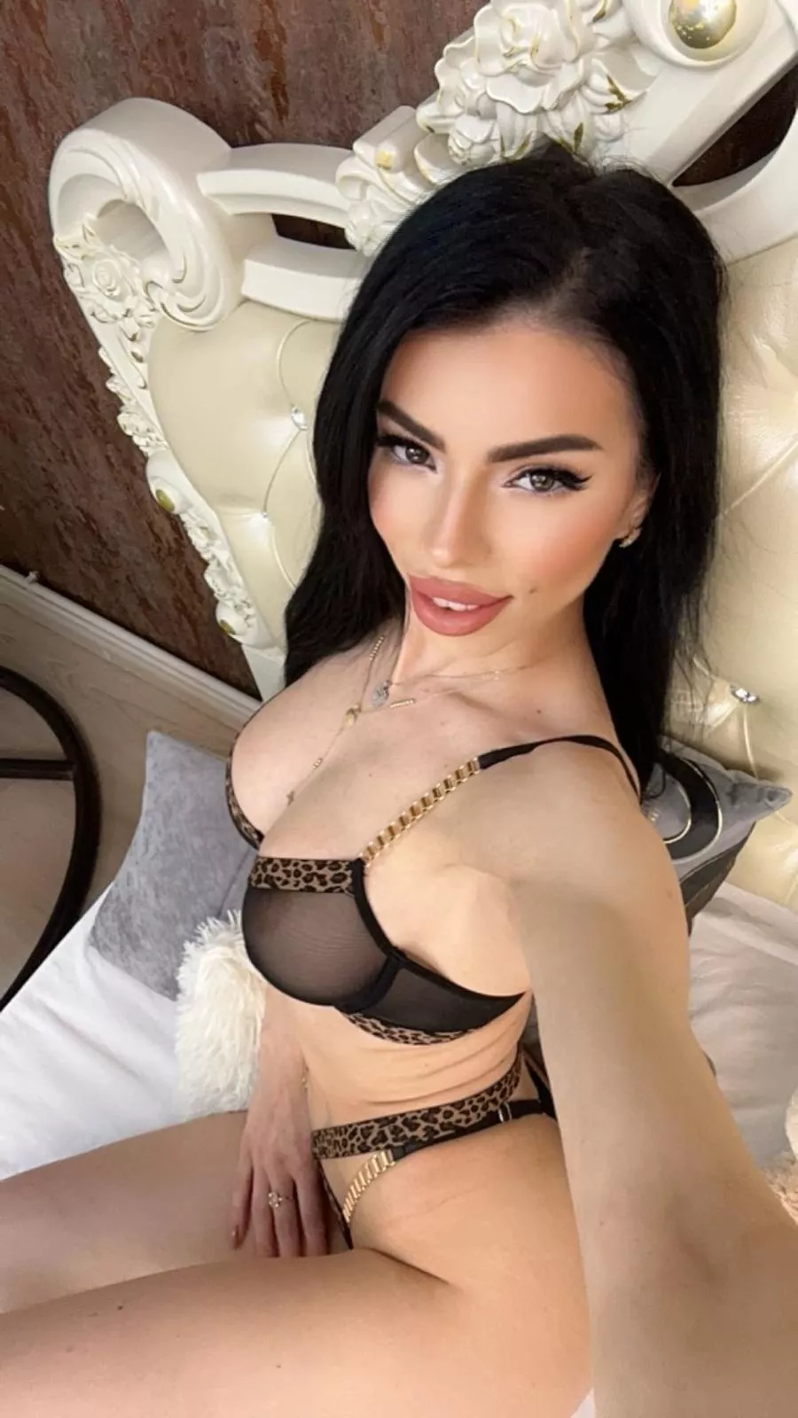 Catch me online, I need some cuddles :p ... https://chaturbate.com/nikkirushxx/