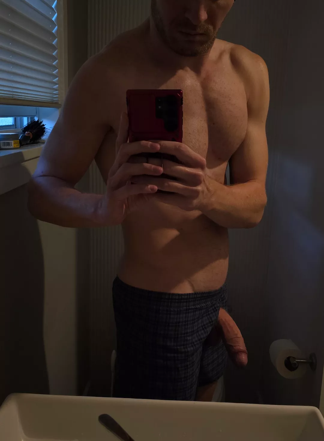 Check my tweets to see me playing with my dick 🍆