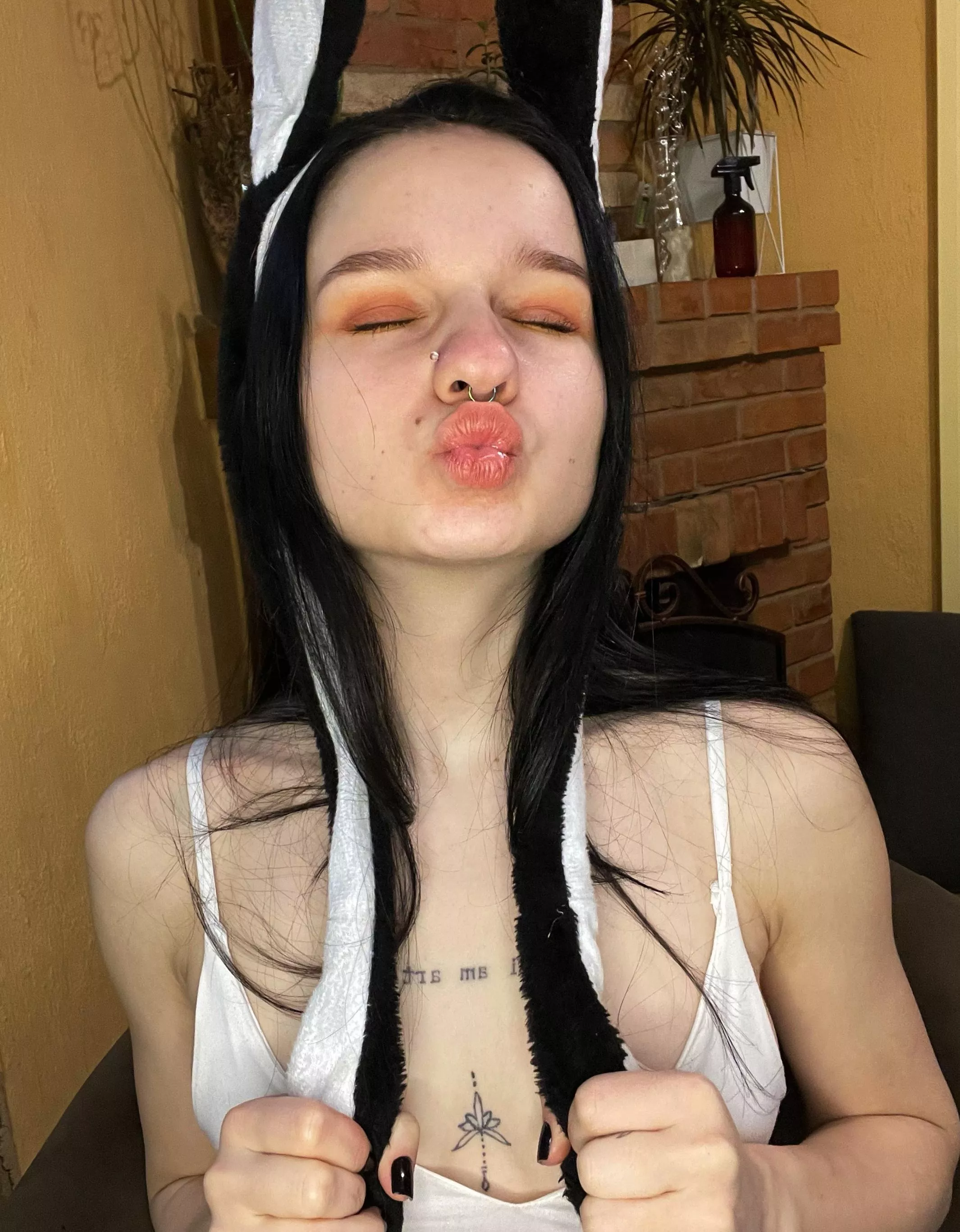 Come here I'll kiss you