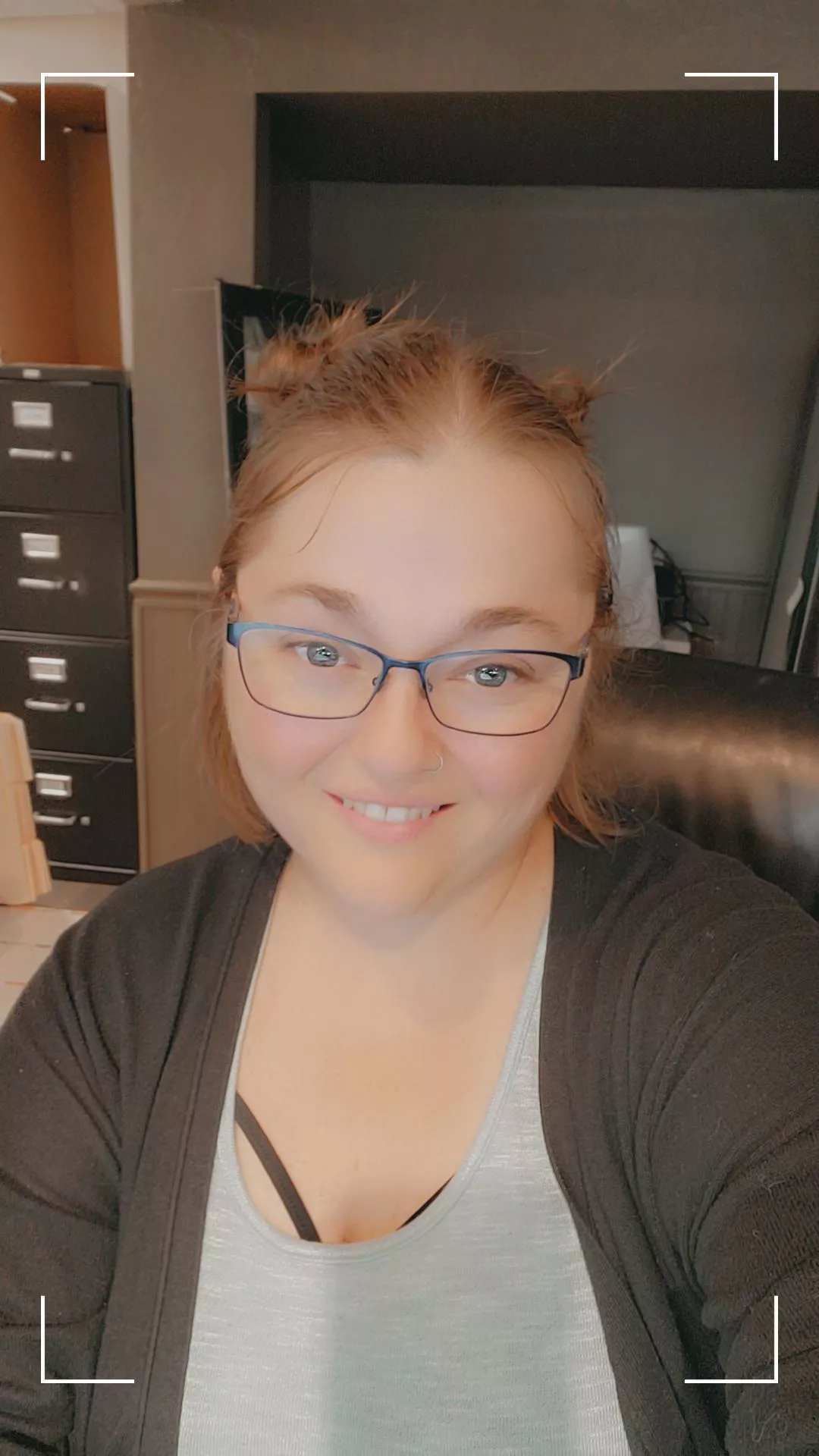 Happy mothers day. Everyone loves a busty squishy milf! 