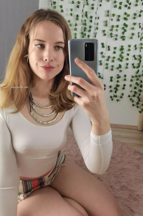 Hi, i don't force you to keep eye contact, just look at my boobs