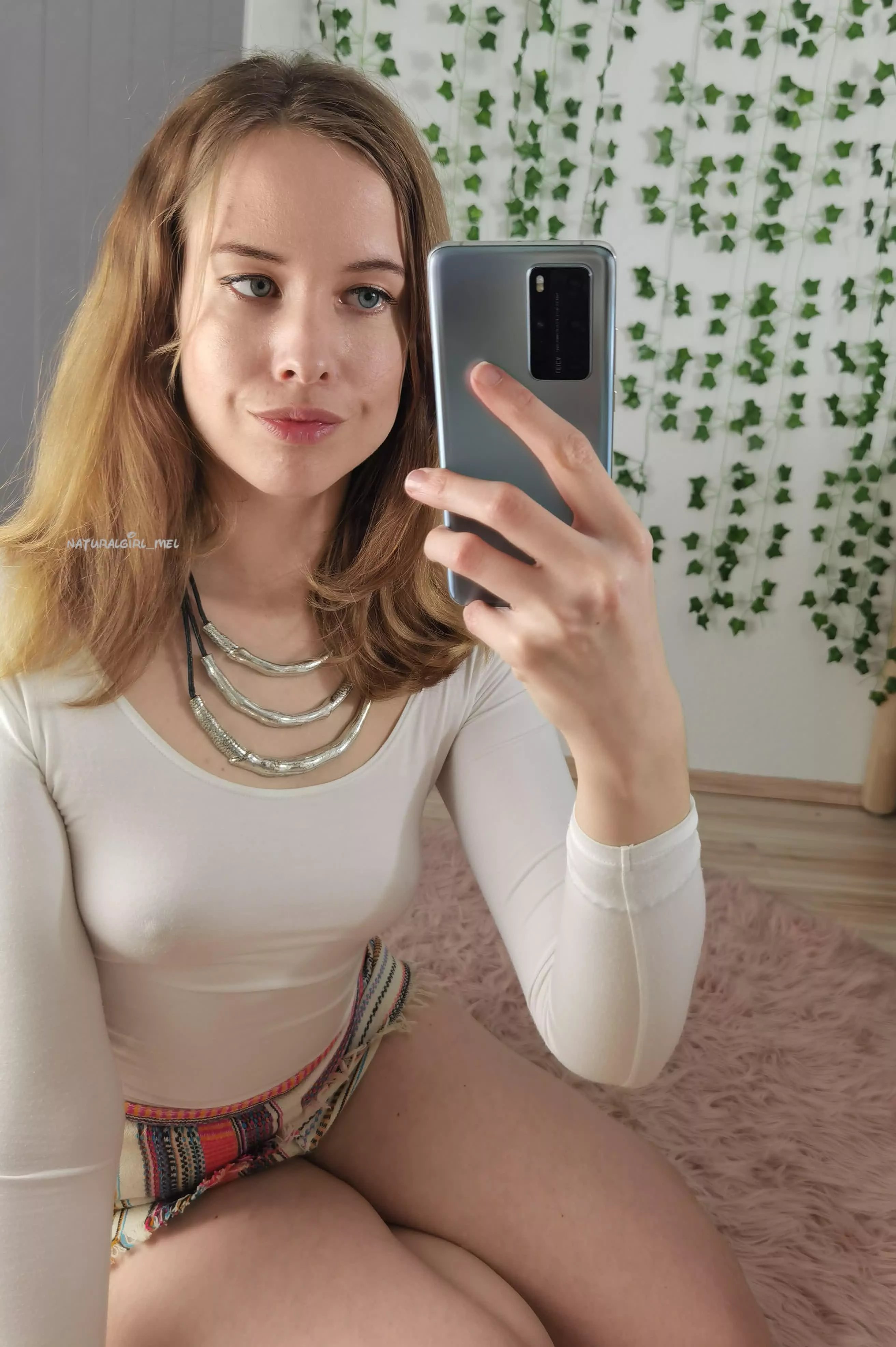 Hi, i don't force you to keep eye contact, just look at my boobs