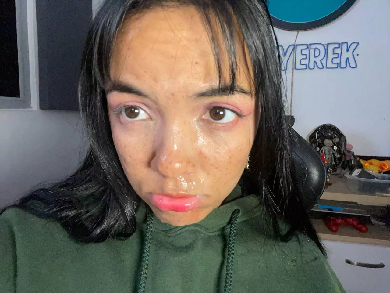 I like to get my face dirty with some precum