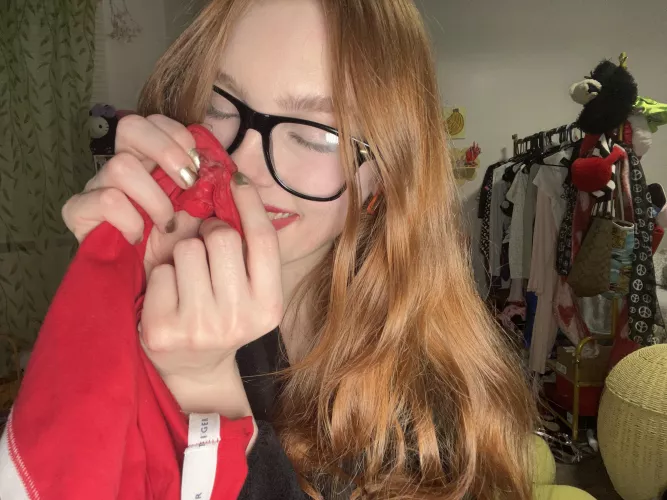 I love sniffing my wet panties