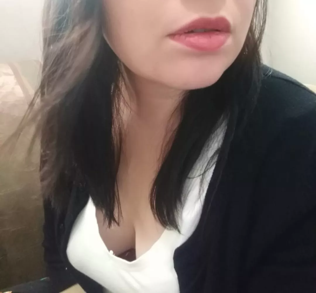 Let's try braless Mon-day to-day!