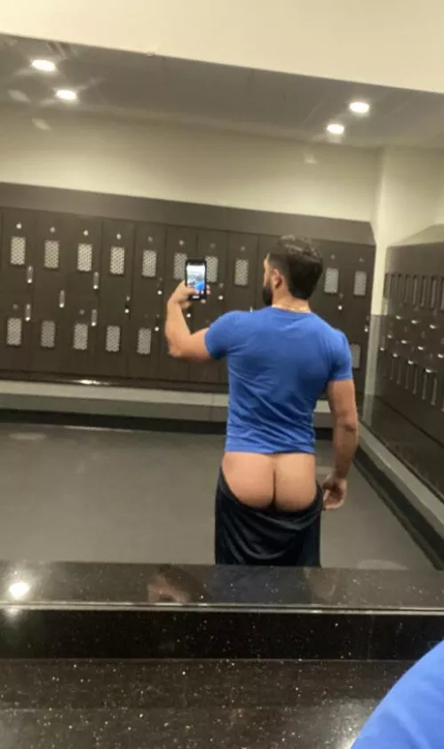 Locker room all to myself 😊 