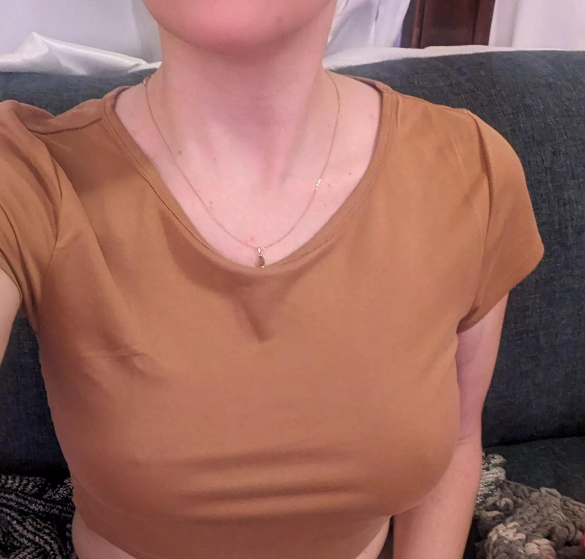 New crop top looks better braless 