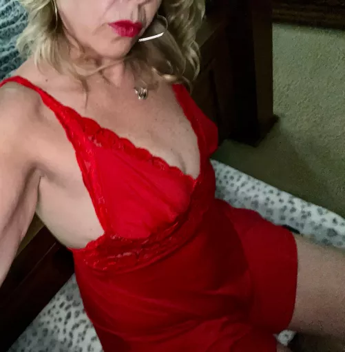 Red is sexy AF on a blonde