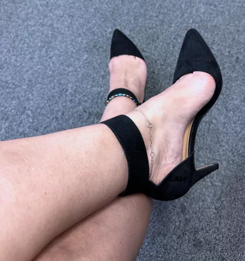 Strapped & ready for manic Monday 😌