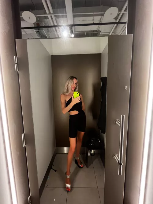 Such a beautiful changing room in the New Yorker store 