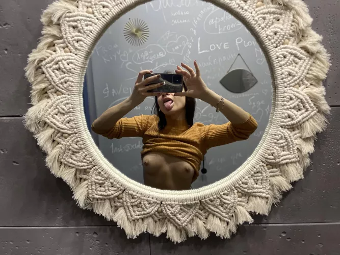 There is poor ventilation in the coffee toilet, it gets too hot