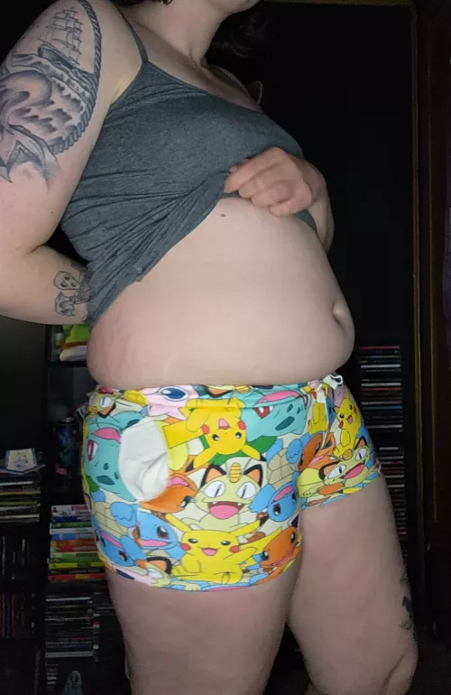 You can really see the stretch marks on my love handles 💕