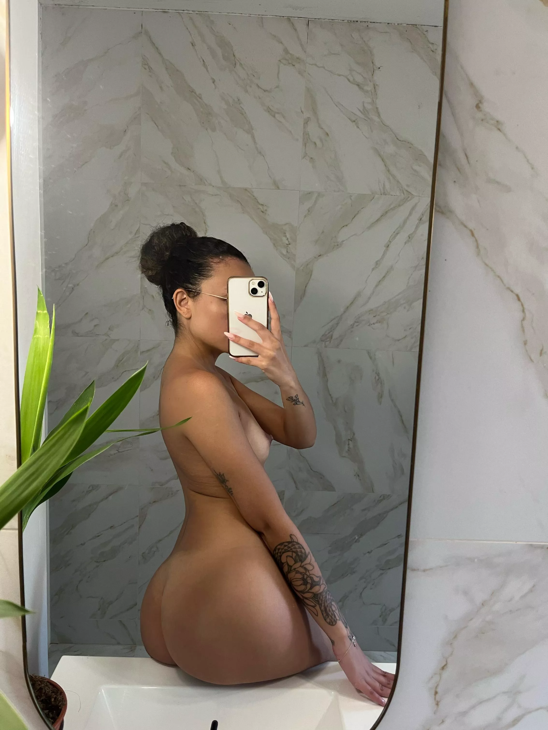 Are there still guys who like woment with natural curves? 