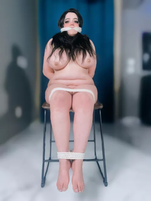 Daddy loves offering me to strangers 🤗