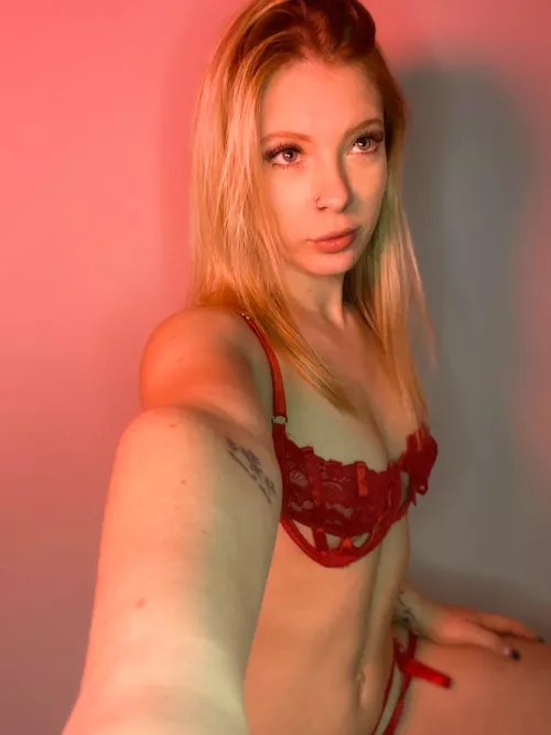 did someone ordered a blonde babydoll