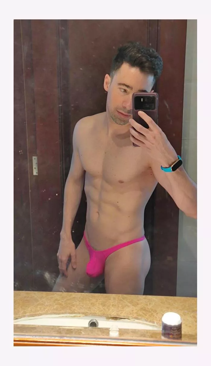 Do you also wezr pink?