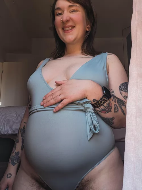 Doesn't 4 months pregnant look so good on me? 