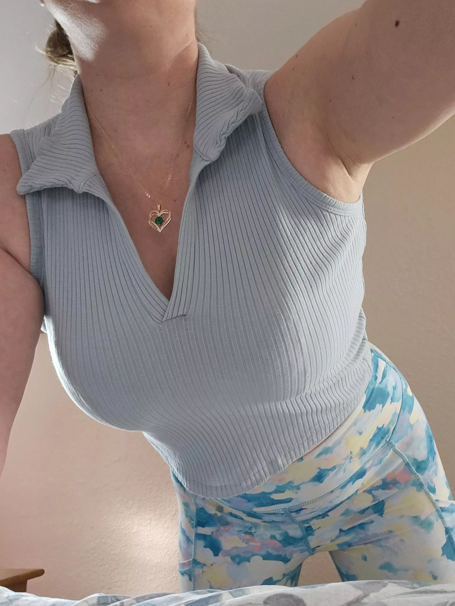 Good morning, just a MILF doing my daily chores. 43F