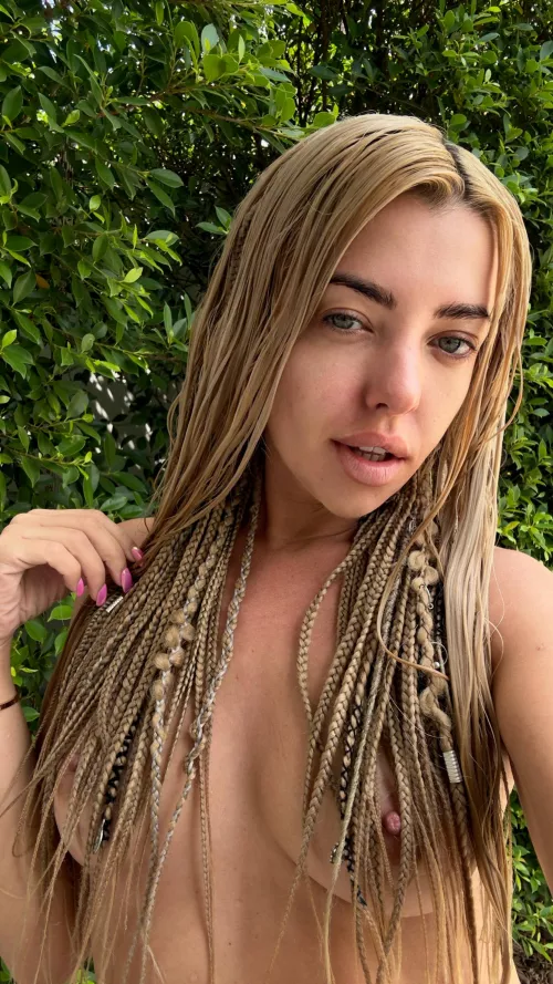 Hot mommy went pool hunting