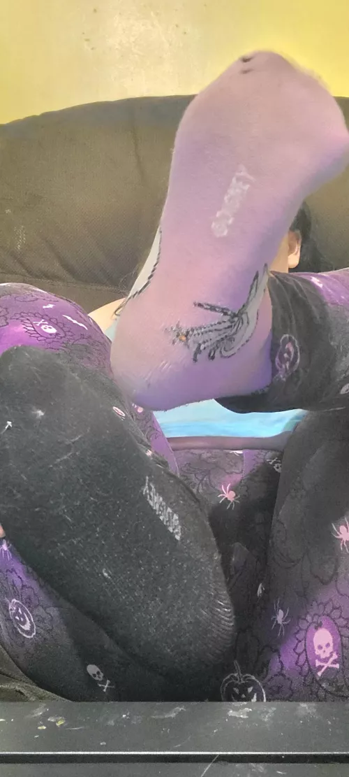 I'll bring my feet, you bring yourself! 😘😜😉