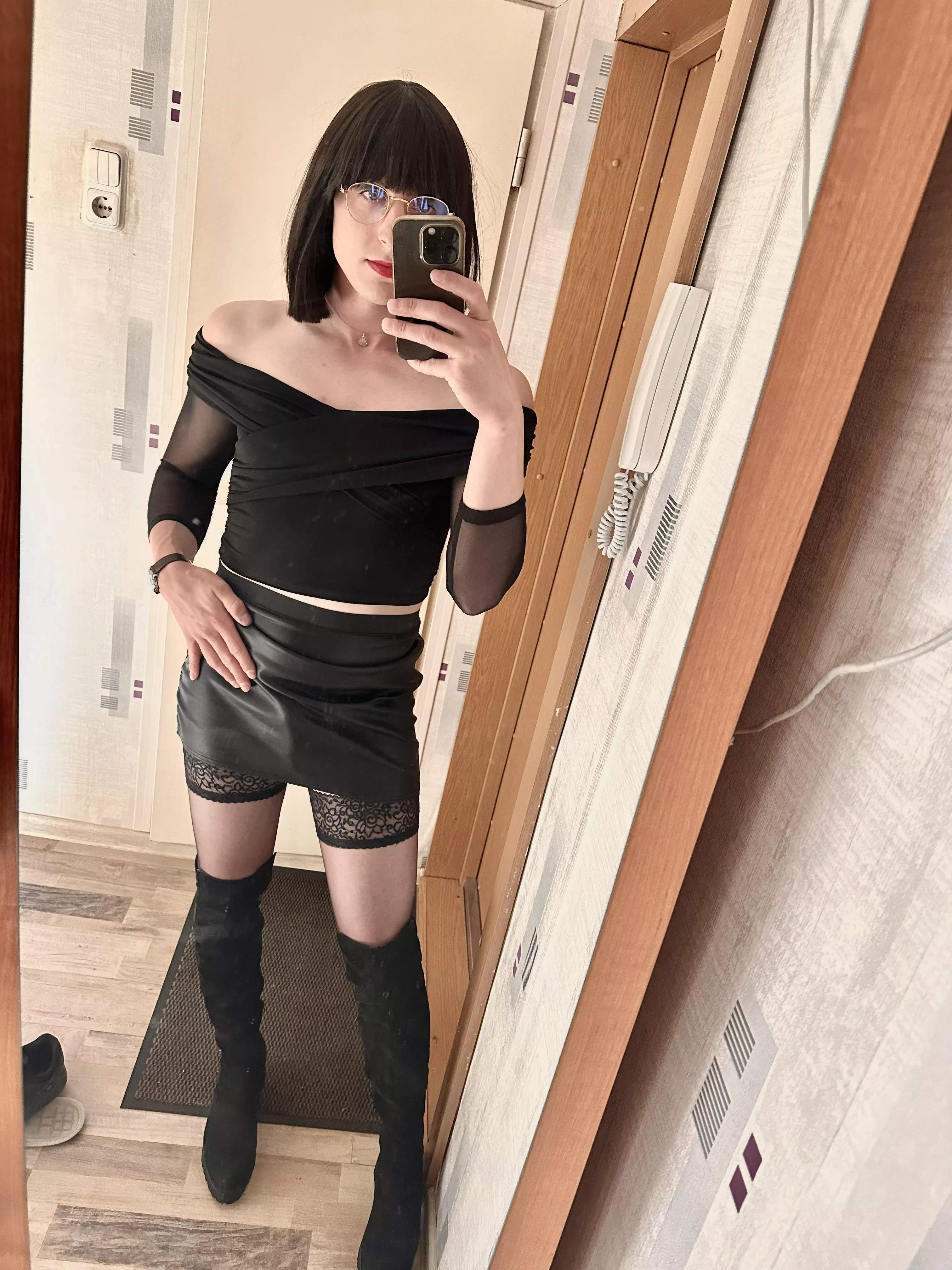 Is it okay if I send this picture to my straight friend? 😇