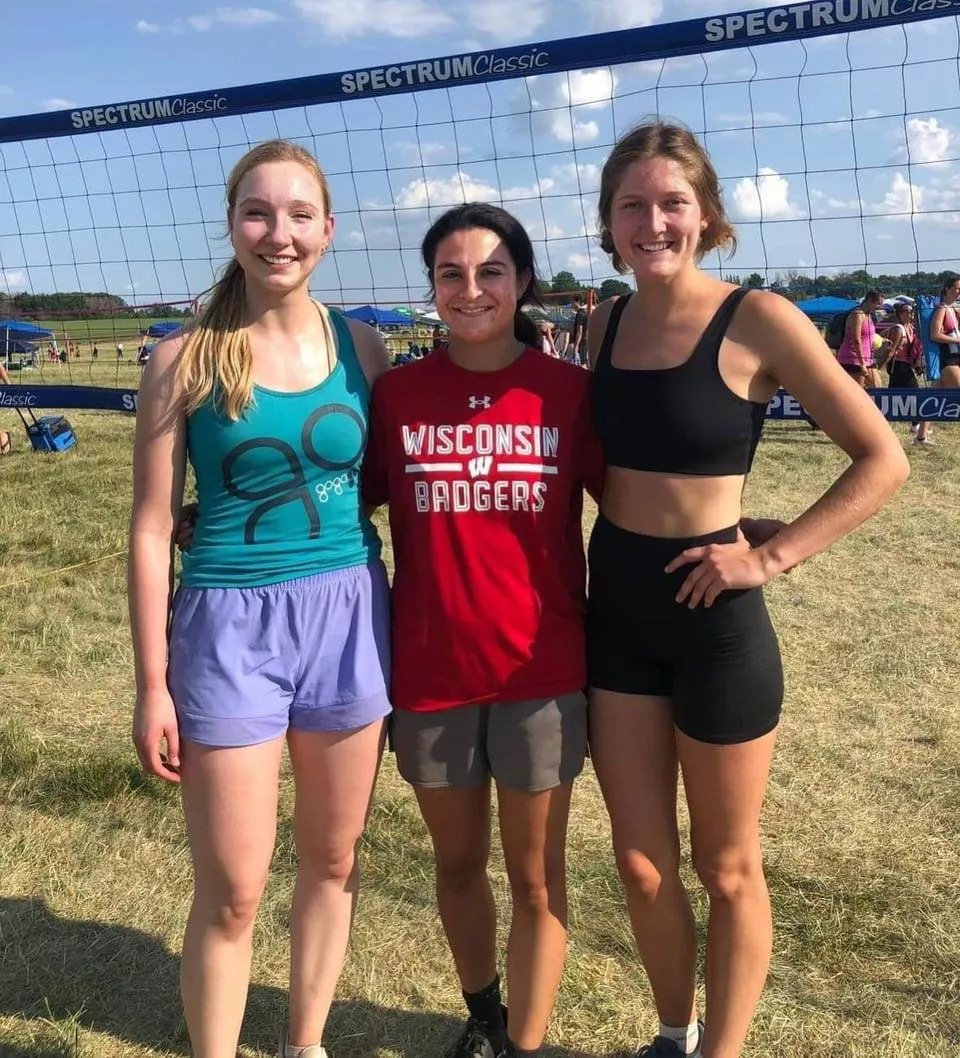 Line up these volleyball girls 