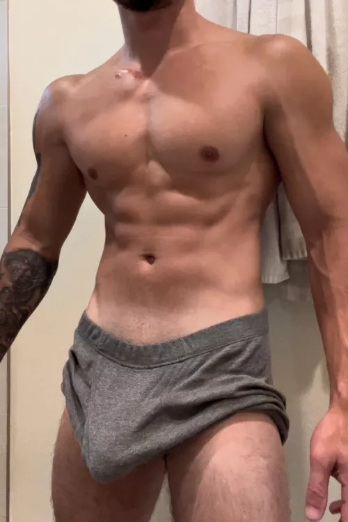 Looking for a cutie to cum take a shower with me tonight ;)