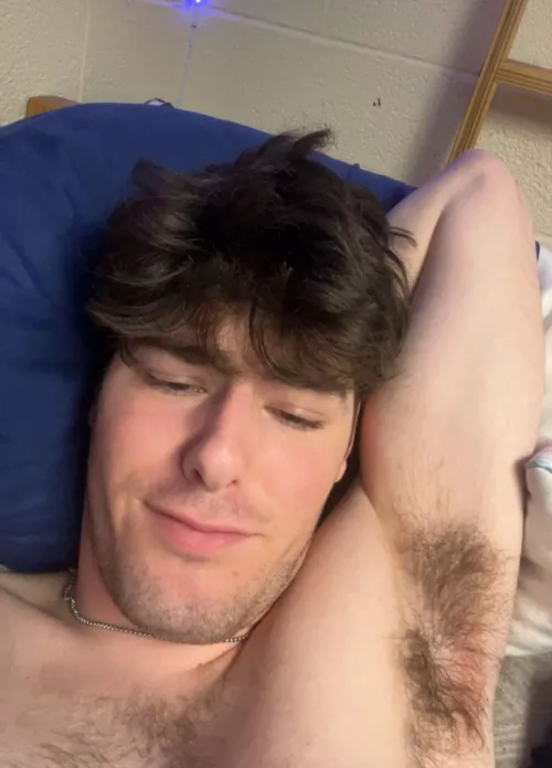 19m fit DL college bro looking for similar muscular. Dm pics and asl for snap