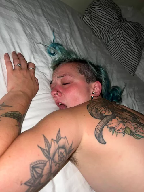 armpit hair so long you can see it while my arm is down