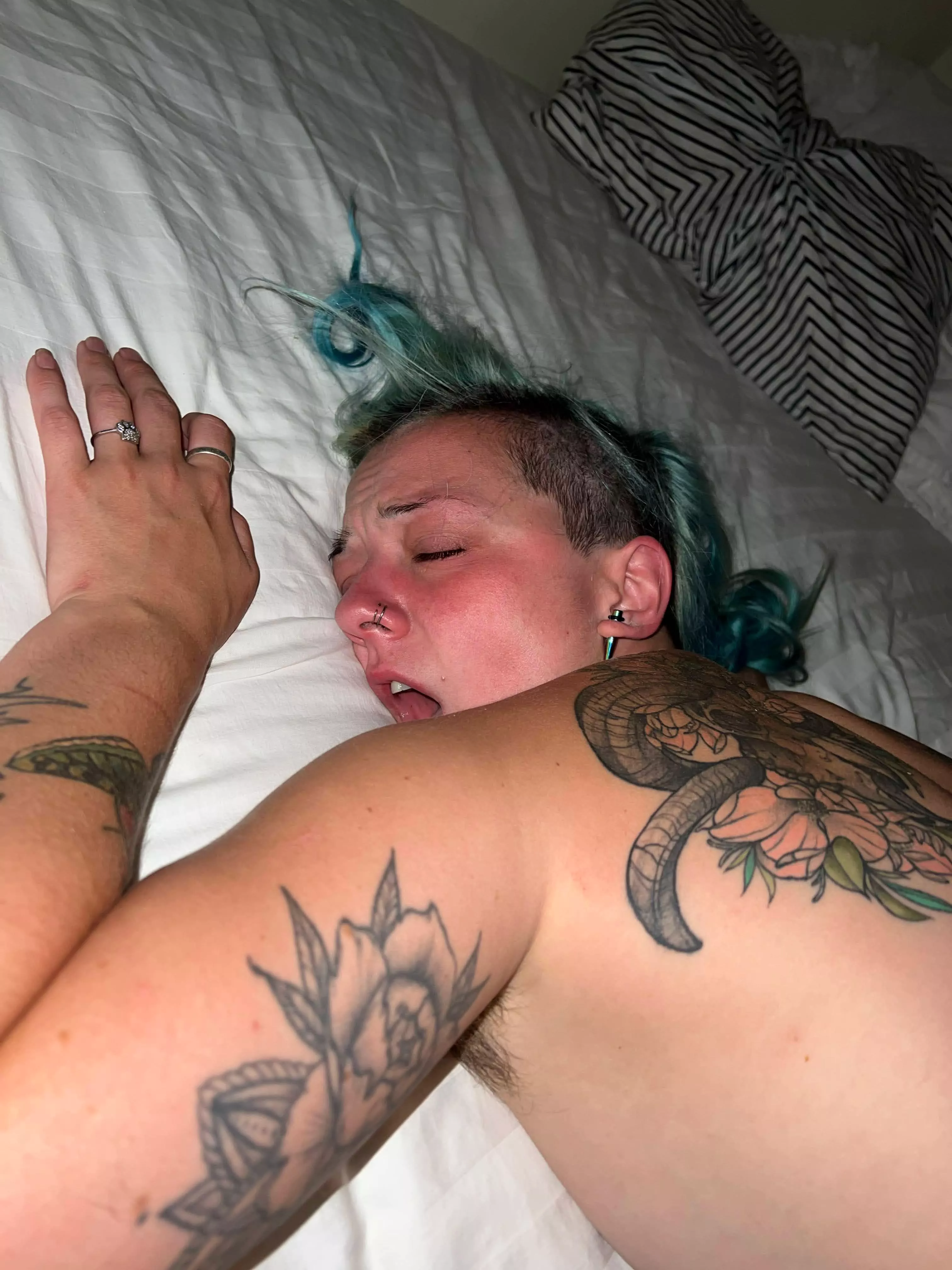 armpit hair so long you can see it while my arm is down