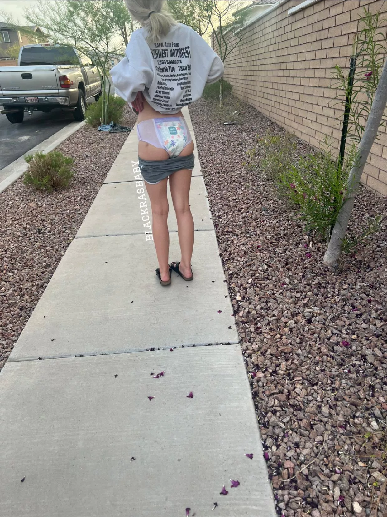 did someone say walk with daddy? im already out the door!🚪🏃‍♀️💨