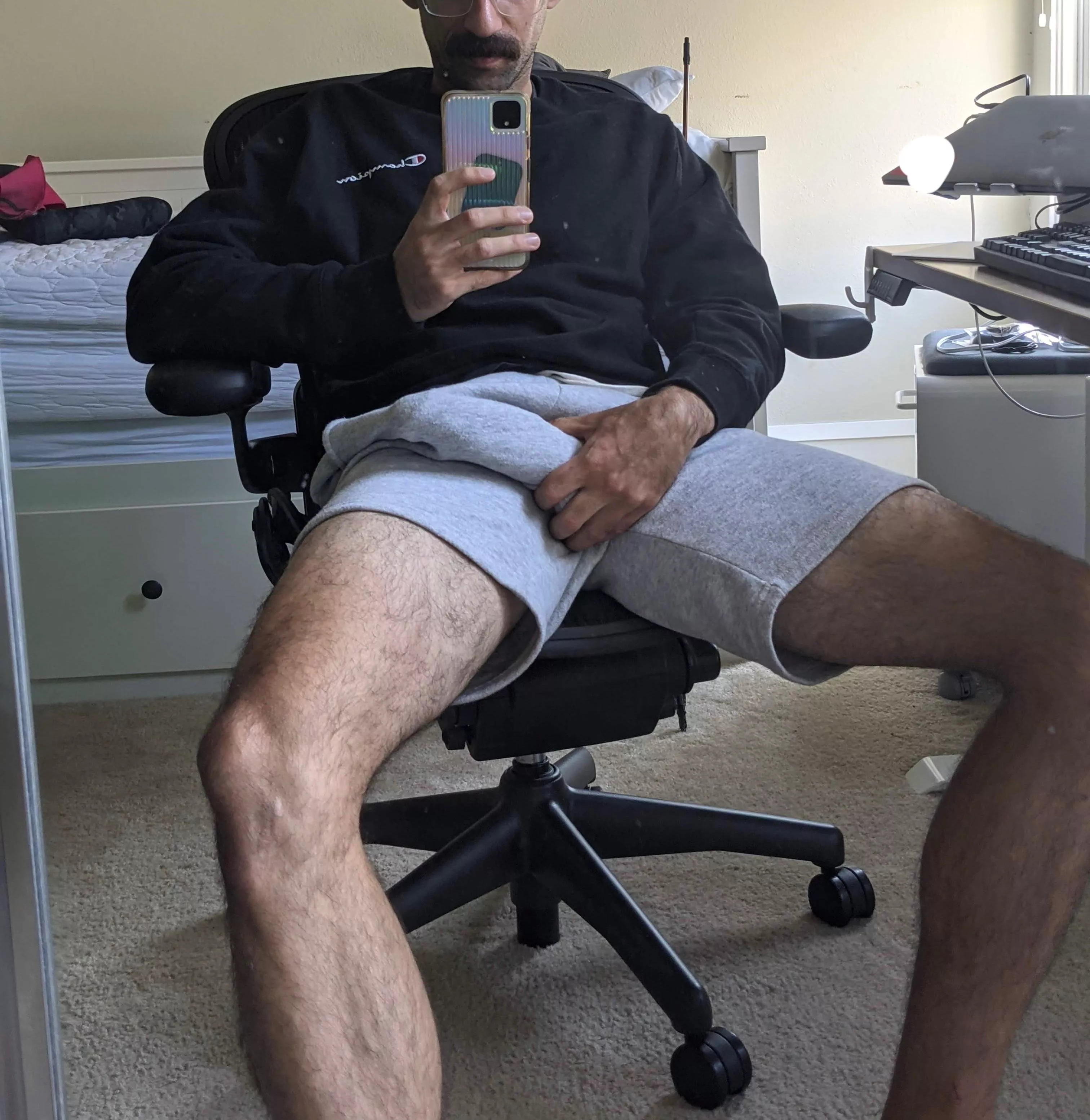 Grey shorts have joined the chat (37) 