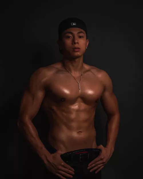 Happy Sunday! You like fit asian boys? 🥵