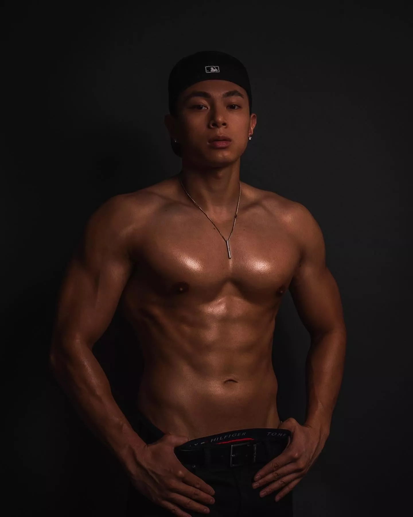 Happy Sunday! You like fit asian boys? 🥵