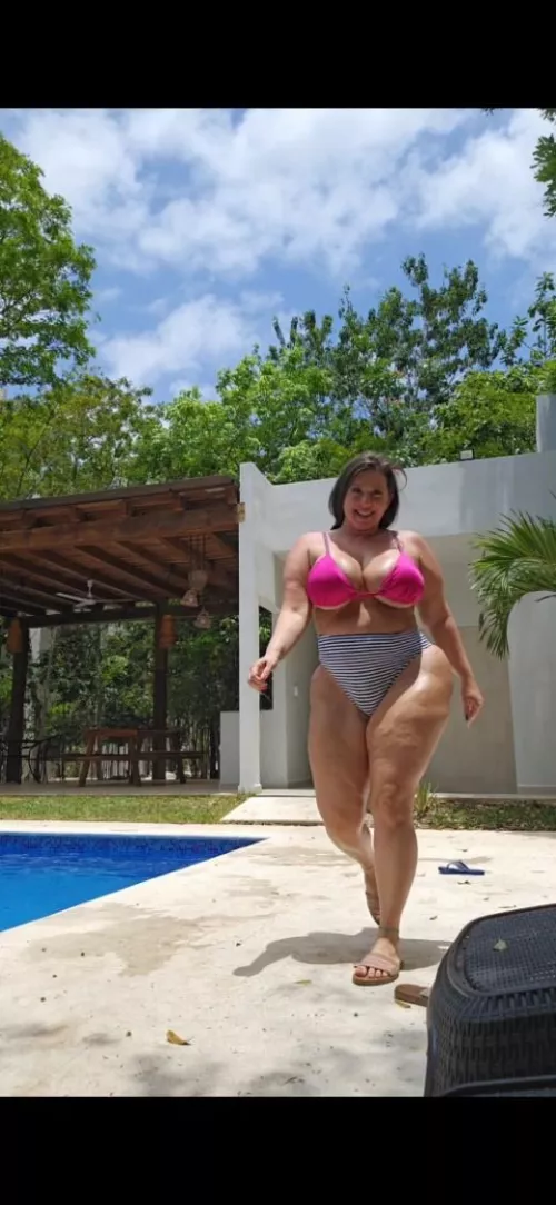 Hip cleavage is sooo hot 